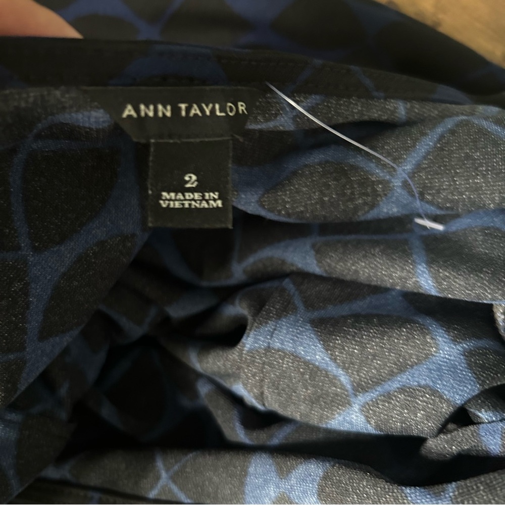 Ann Taylor Women’s Black blue geometric rint True Wrap Dress 3/4 Sleeve size 2 - Picture 6 of 6